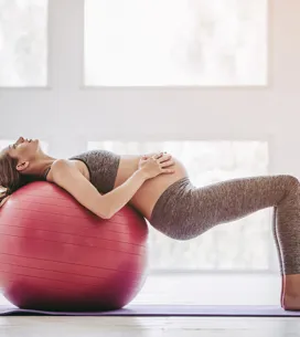 Fin de grossesse douloureuse ? Et si vous testiez les bienfaits du ballon de gro